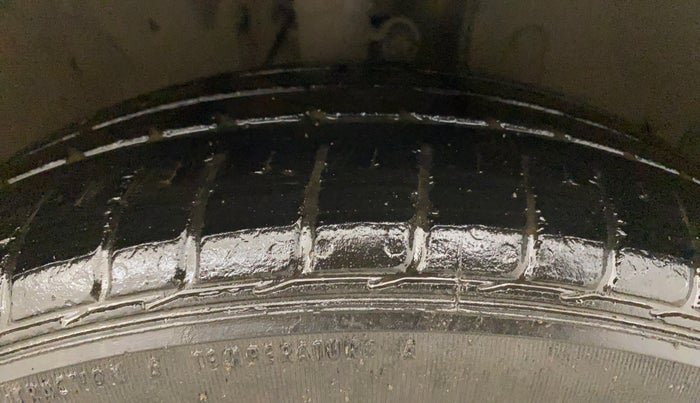 2016 Honda City 1.5L I-VTEC SV CVT, Petrol, Automatic, 1,04,654 km, Right Front Tyre Tread