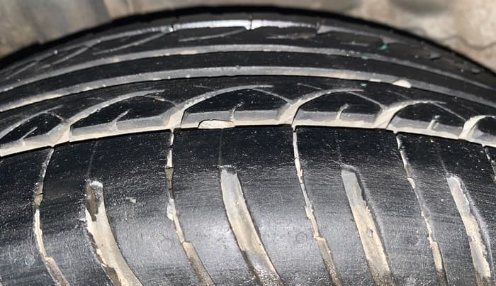 2014 Honda Amaze 1.2L I-VTEC E, Petrol, Manual, 66,356 km, Right Rear Tyre Tread