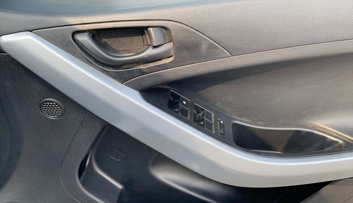 2021 Tata NEXON XM SUNROOF PETROL, Petrol, Manual, 44,740 km, Driver Side Door Panels Control
