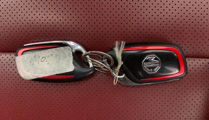 2023 MG ASTOR SAVVY 1.5 CVT S RED, Petrol, Automatic, 23,543 km, Key Close Up