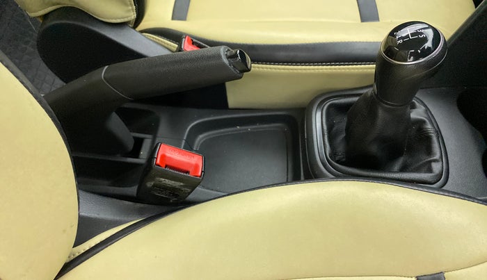 2018 Volkswagen Polo COMFORTLINE 1.0L MPI, Petrol, Manual, 1,01,739 km, Gear Lever