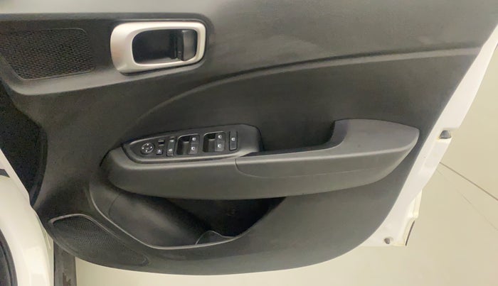 2021 Hyundai VENUE SX 1.0 TURBO IMT, Petrol, Manual, 9,340 km, Driver Side Door Panels Control