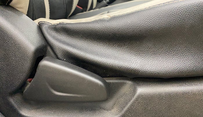 2020 Renault Kwid RXT 0.8, Petrol, Manual, 56,213 km, Driver Side Adjustment Panel