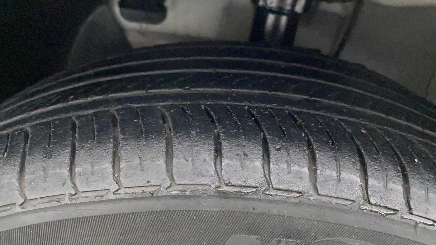 2021 Hyundai NEW I20 ASTA 1.2 MT, Petrol, Manual, 41,402 km, Left Front Tyre Tread