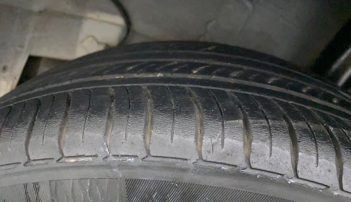 2021 Hyundai NEW I20 ASTA 1.2 MT, Petrol, Manual, 41,402 km, Left Rear Tyre Tread