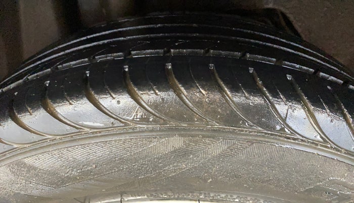 2018 Ford Figo Aspire TITANIUM 1.2 PETROL, Petrol, Manual, 61,125 km, Right Rear Tyre Tread