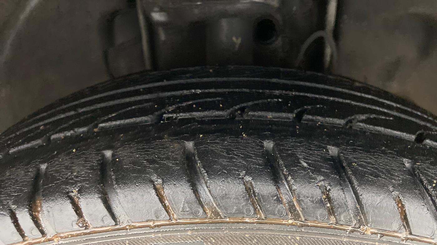 2017 Tata Tiago XZA PETROL, Petrol, Automatic, 86,495 km, Right Front Tyre Tread