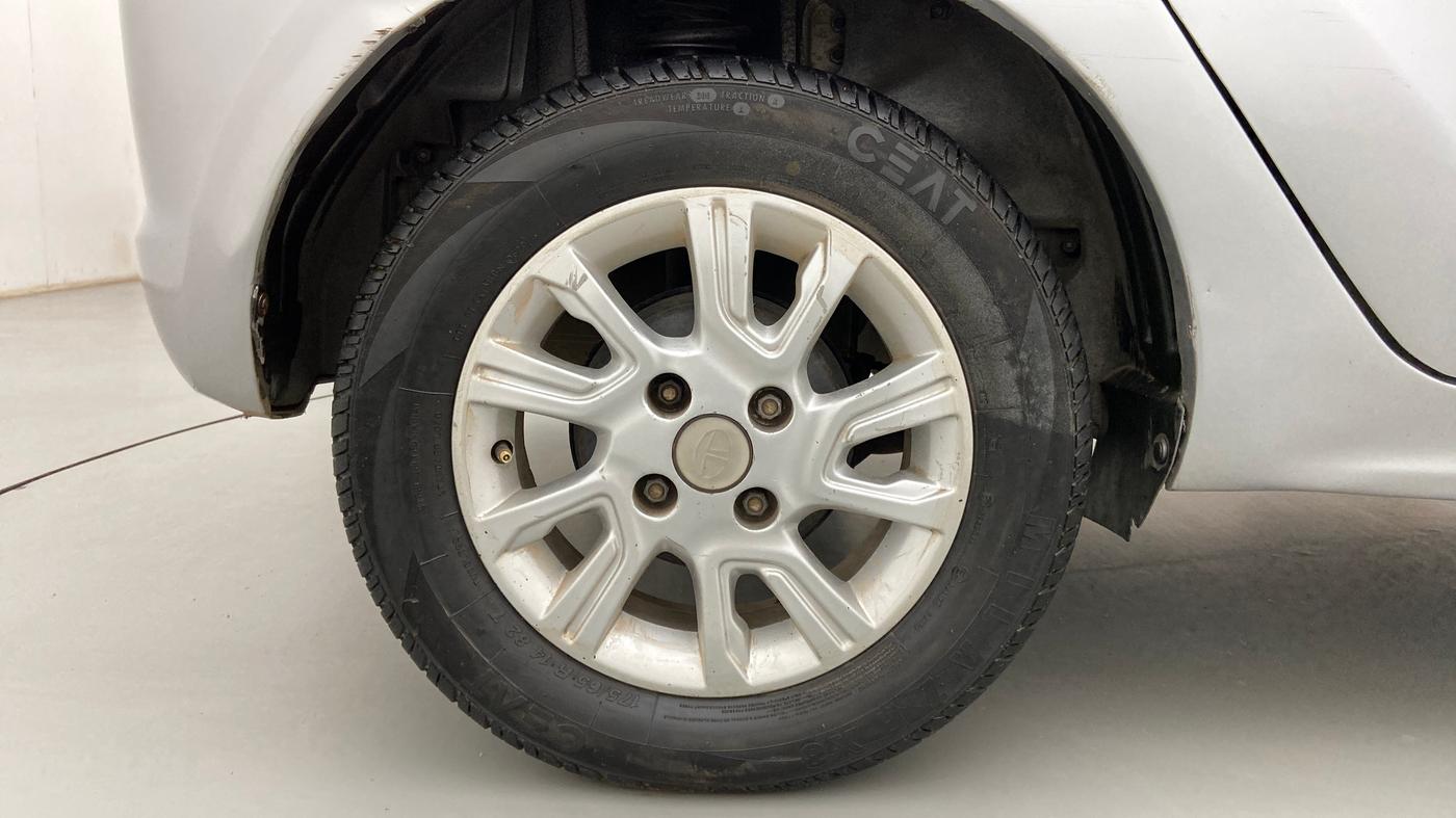 2017 Tata Tiago XZA PETROL, Petrol, Automatic, 86,495 km, Right Rear Wheel