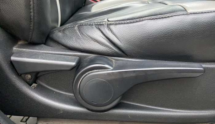 2017 Tata Tiago XZA PETROL, Petrol, Automatic, 86,495 km, Driver Side Adjustment Panel