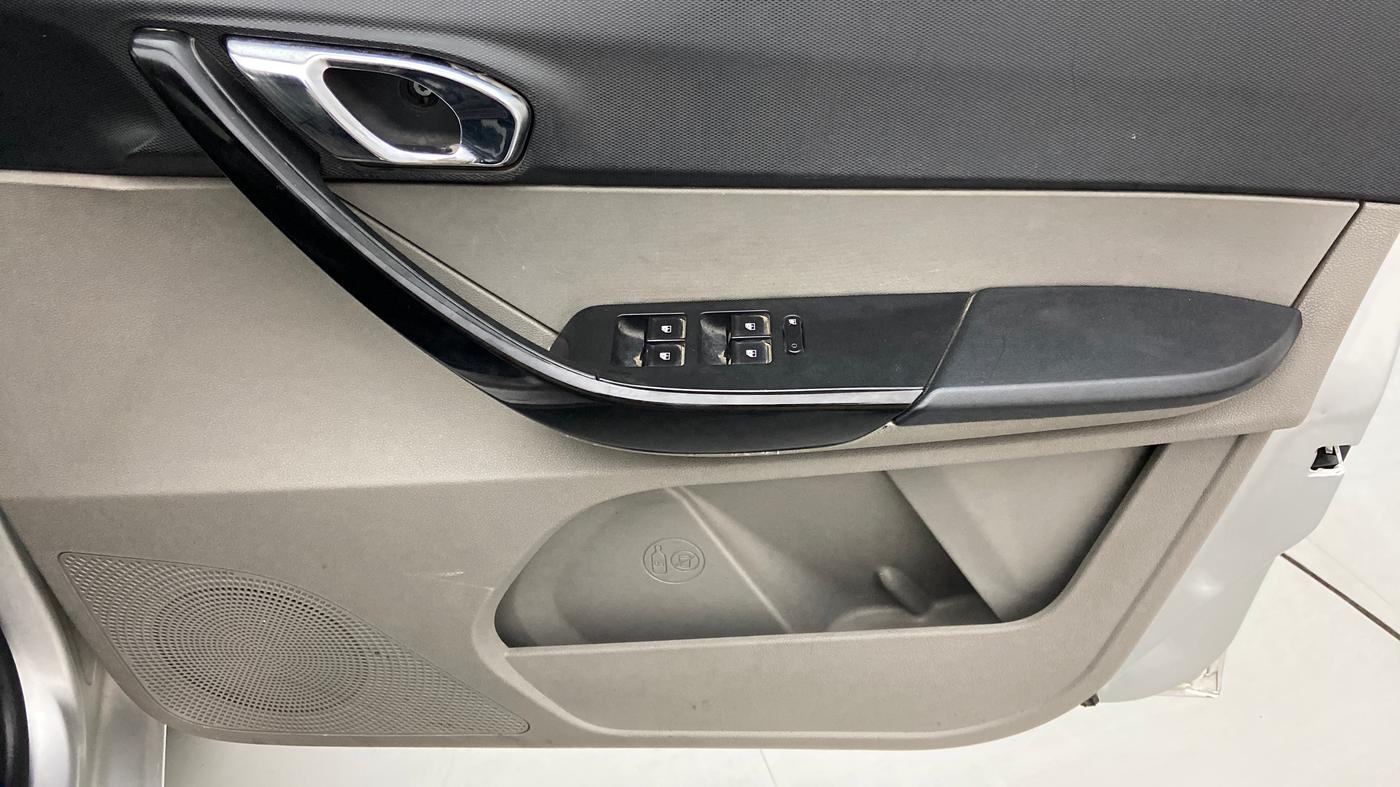 2017 Tata Tiago XZA PETROL, Petrol, Automatic, 86,495 km, Driver Side Door Panels Control