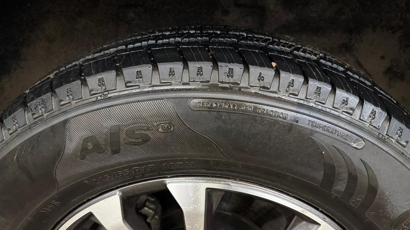 2025 Mahindra SCORPIO-N Z8 Select Petrol MT, Petrol, Manual, 5,055 km, Right Rear Tyre Tread