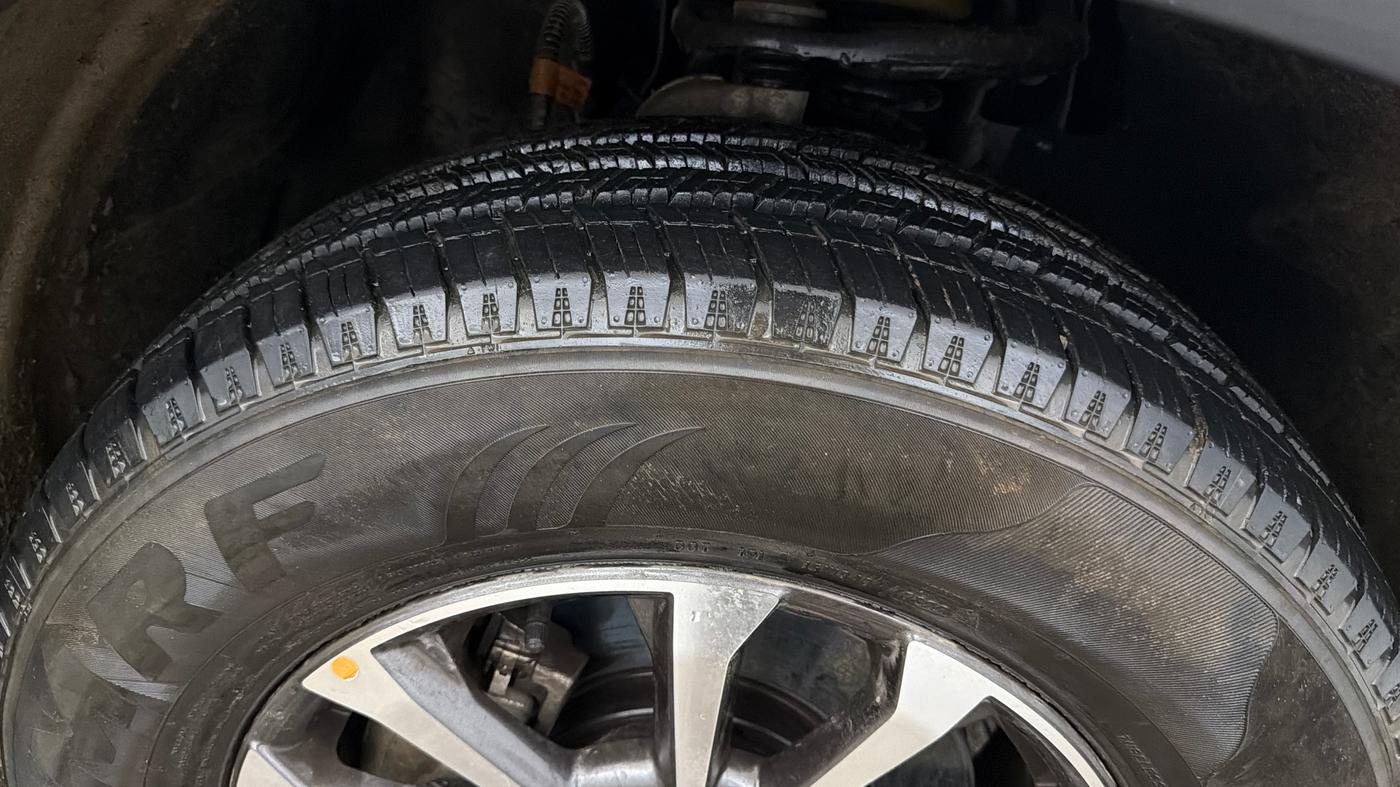 2025 Mahindra SCORPIO-N Z8 Select Petrol MT, Petrol, Manual, 5,055 km, Right Front Tyre Tread