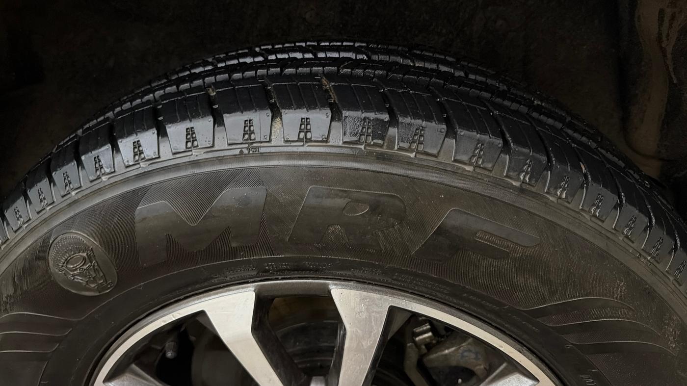 2025 Mahindra SCORPIO-N Z8 Select Petrol MT, Petrol, Manual, 5,055 km, Left Rear Tyre Tread