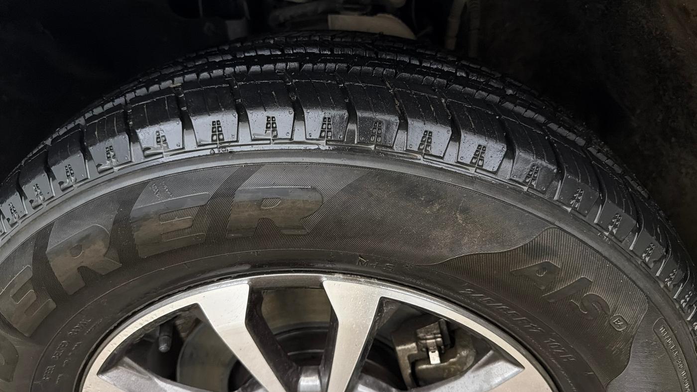2025 Mahindra SCORPIO-N Z8 Select Petrol MT, Petrol, Manual, 5,055 km, Left Front Tyre Tread
