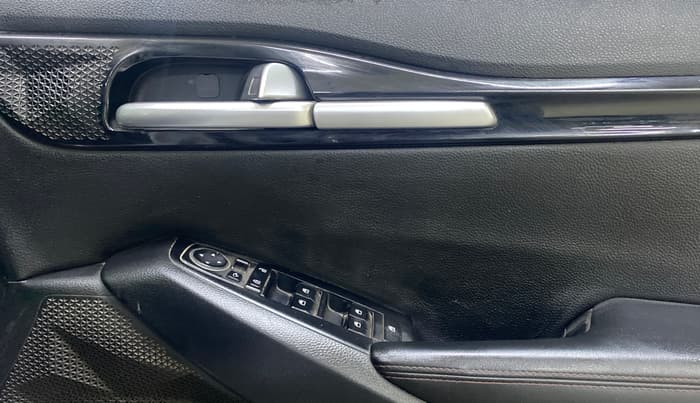 2019 KIA SELTOS GTK 1.4 PETROL, Petrol, Manual, 1,12,787 km, Driver Side Door Panels Control