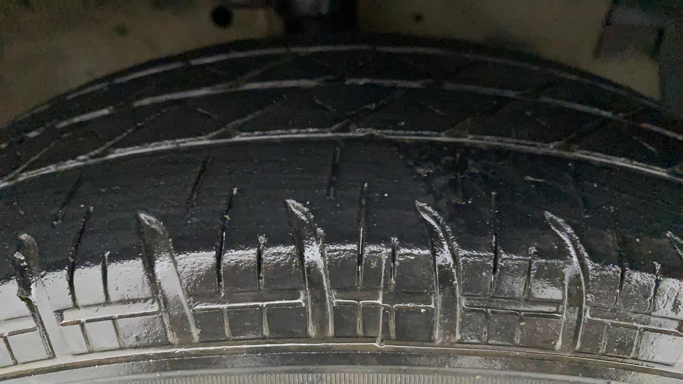 2014 Maruti Swift Dzire VDI, Diesel, Manual, 1,22,688 km, Right Front Tyre Tread