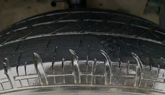 2014 Maruti Swift Dzire VDI, Diesel, Manual, 1,22,688 km, Right Front Tyre Tread
