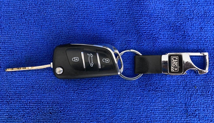 2014 Maruti Swift Dzire VDI, Diesel, Manual, 1,22,688 km, Key Close Up