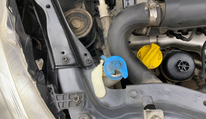 2014 Maruti Swift Dzire VDI, Diesel, Manual, 1,22,688 km, Front windshield - Wiper bottle cap missing
