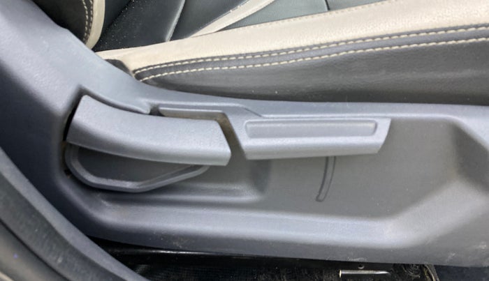 2021 Hyundai GRAND I10 NIOS SPORTZ 1.2 KAPPA VTVT, CNG, Manual, 44,586 km, Driver Side Adjustment Panel