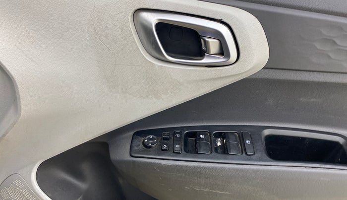 2021 Hyundai GRAND I10 NIOS SPORTZ 1.2 KAPPA VTVT, CNG, Manual, 44,586 km, Driver Side Door Panels Control