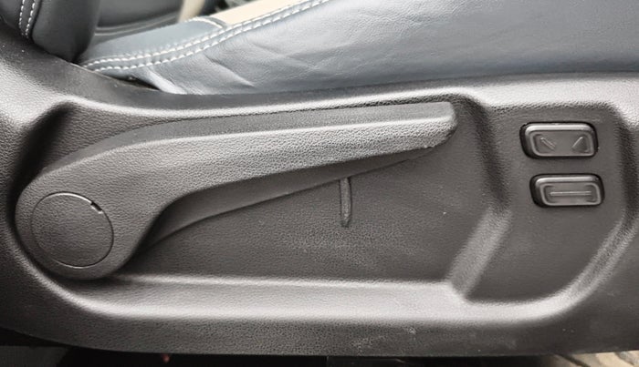 2023 Hyundai VENUE SX (O) 1.0 TURBO DCT, Petrol, Automatic, 34,178 km, Driver Side Adjustment Panel