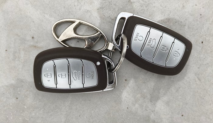 2023 Hyundai VENUE SX (O) 1.0 TURBO DCT, Petrol, Automatic, 34,178 km, Key Close Up