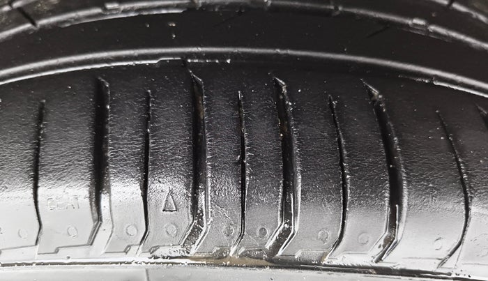 2023 Hyundai VENUE SX (O) 1.0 TURBO DCT, Petrol, Automatic, 34,178 km, Right Rear Tyre Tread