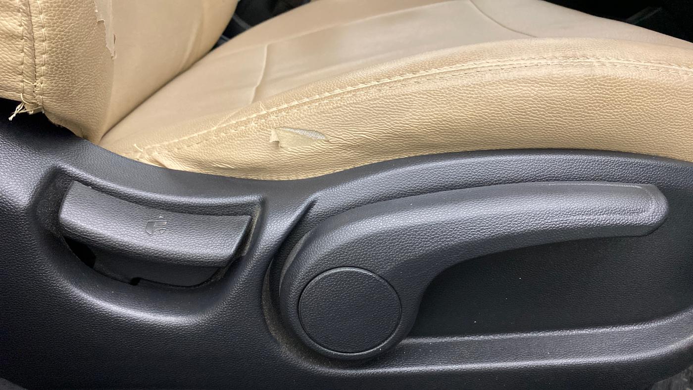 2019 Hyundai Elite i20 SPORTZ PLUS 1.2, Petrol, Manual, 22,205 km, Driver Side Adjustment Panel