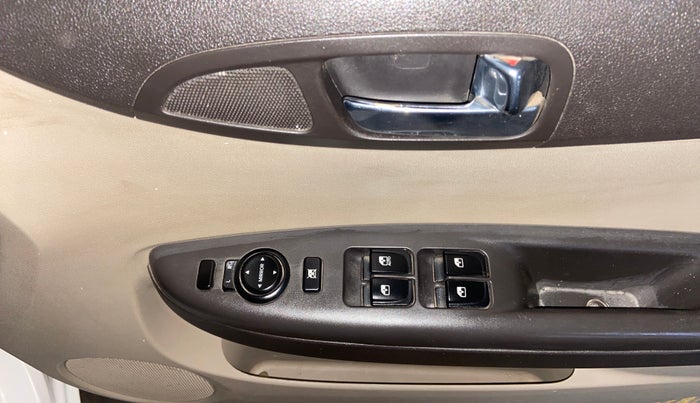 2013 Hyundai i20 SPORTZ 1.2, Petrol, Manual, 54,961 km, Driver Side Door Panels Control