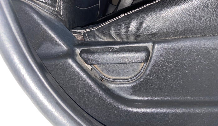 2013 Hyundai i20 SPORTZ 1.2, Petrol, Manual, 54,961 km, Driver Side Adjustment Panel