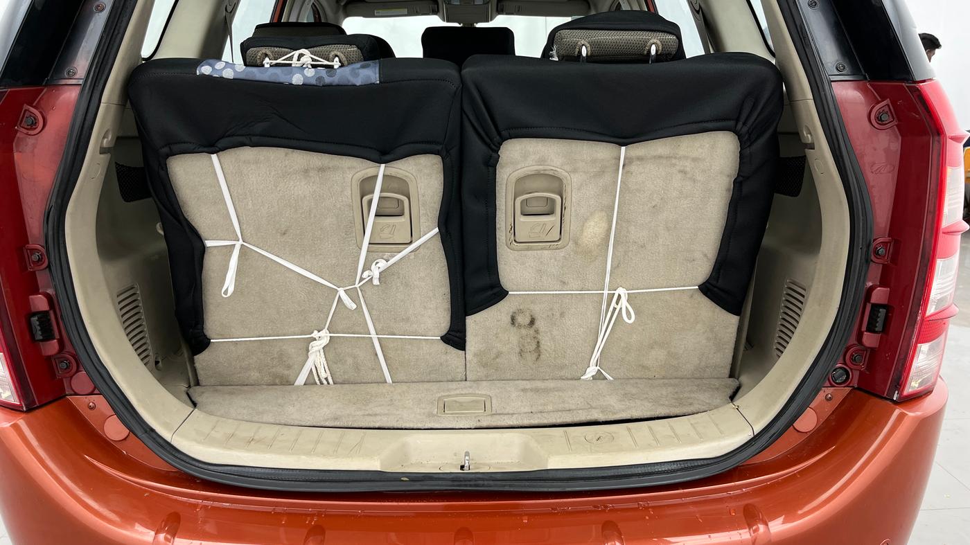 2016 Mahindra XUV500 W6, Diesel, Manual, 68,794 km, Boot Inside