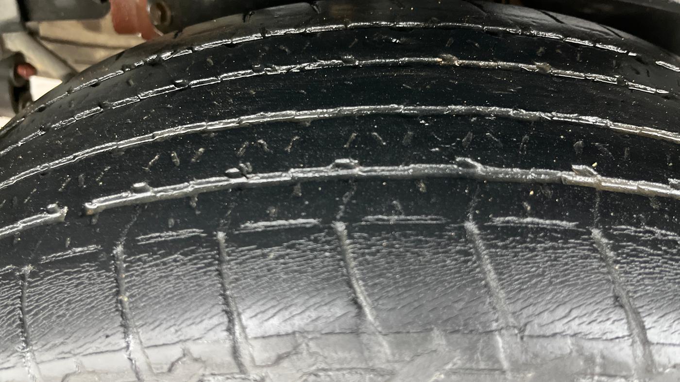 2016 Mahindra XUV500 W6, Diesel, Manual, 68,794 km, Right Rear Tyre Tread