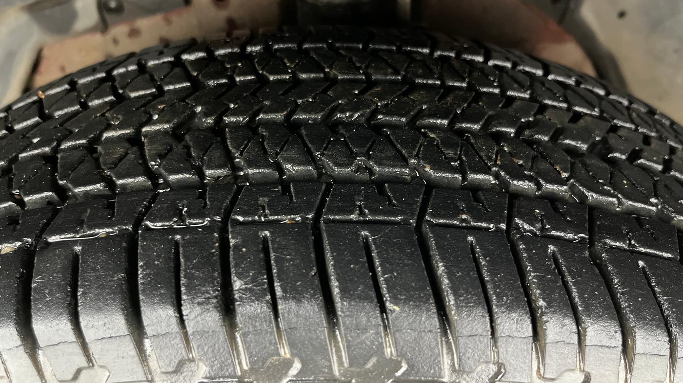 2016 Mahindra XUV500 W6, Diesel, Manual, 68,794 km, Left Front Tyre Tread