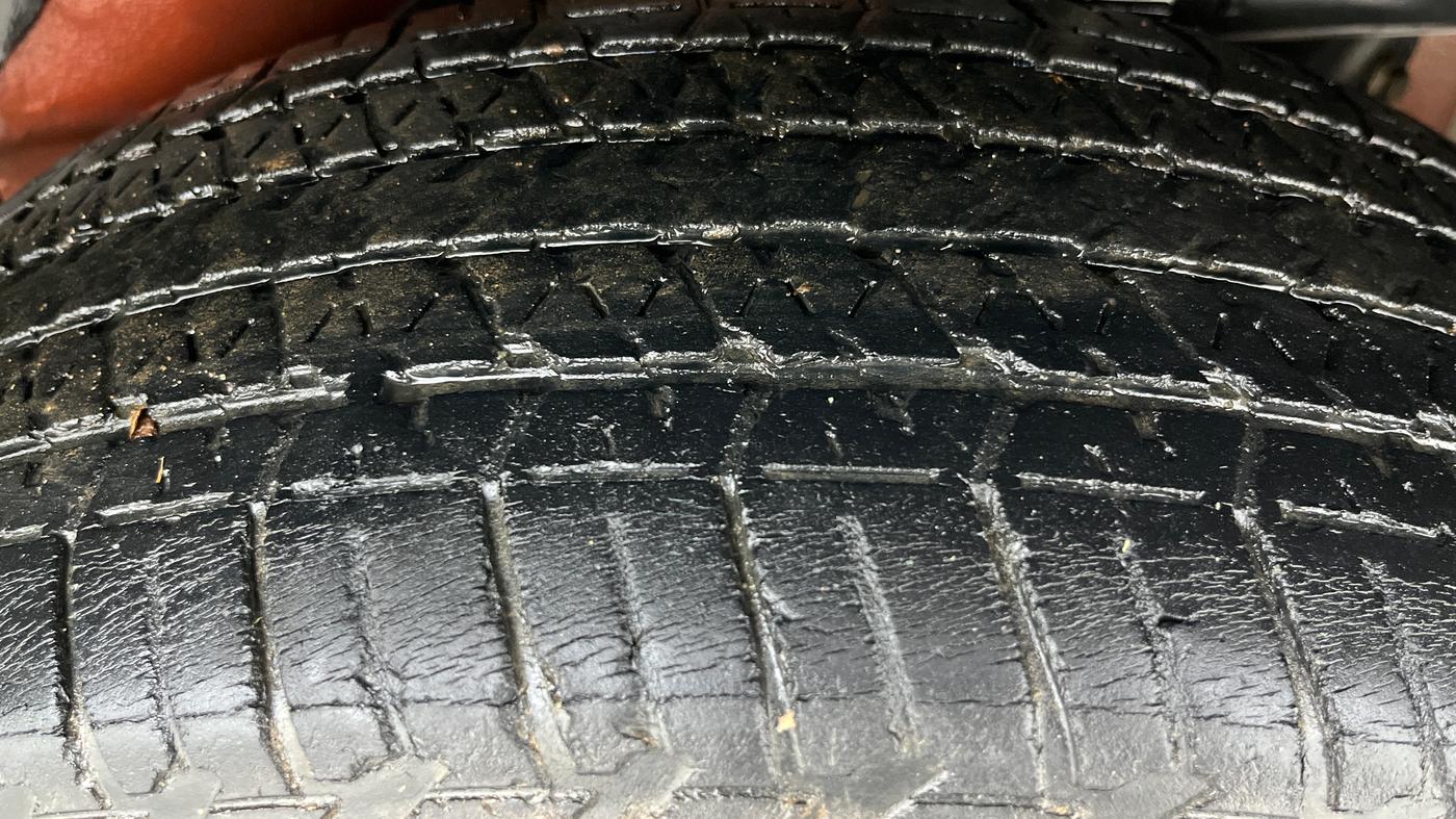 2016 Mahindra XUV500 W6, Diesel, Manual, 68,794 km, Left Rear Tyre Tread