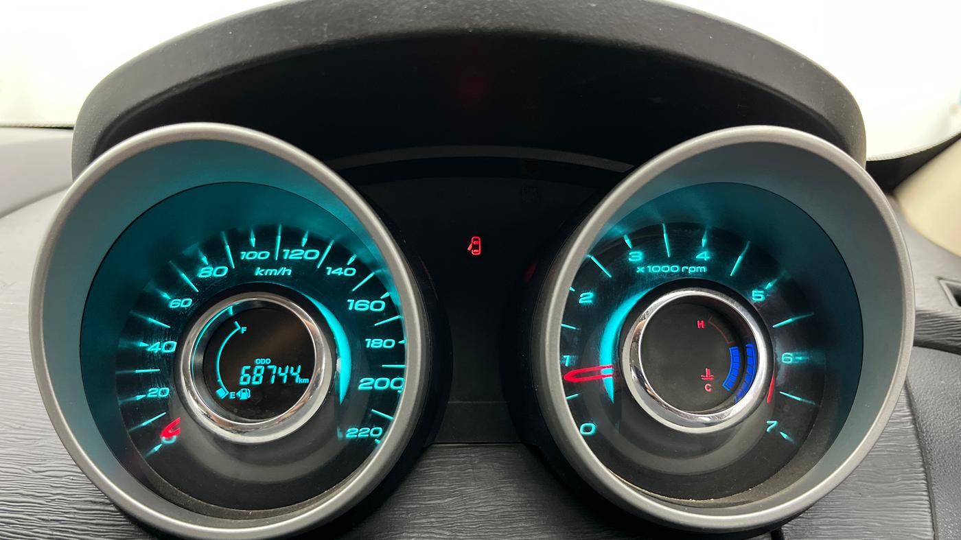 2016 Mahindra XUV500 W6, Diesel, Manual, 68,794 km, Odometer Image