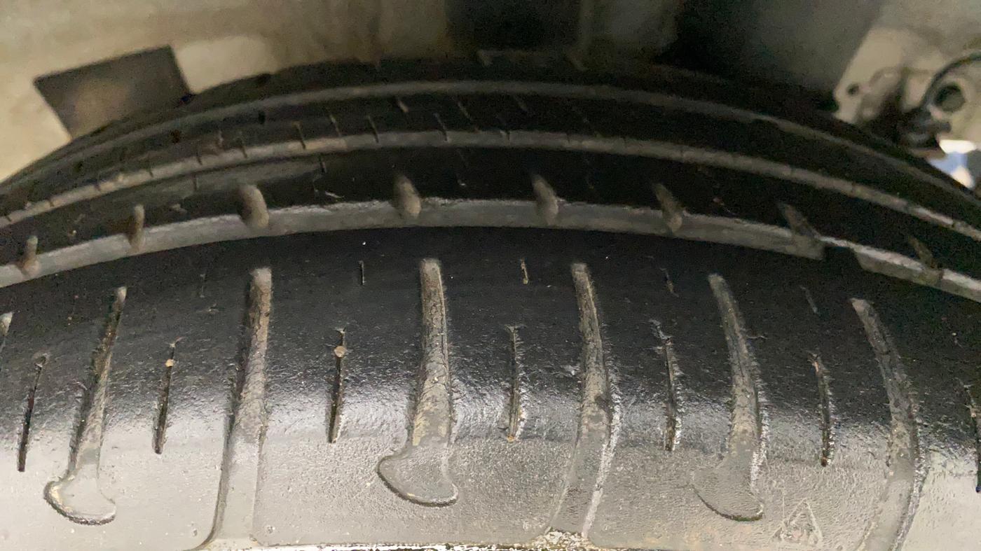 2017 Hyundai Grand i10 SPORTZ (O) AT 1.2 KAPPA VTVT, Petrol, Automatic, 17,858 km, Left Rear Tyre Tread