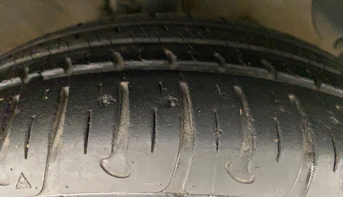 2017 Hyundai Grand i10 SPORTZ (O) AT 1.2 KAPPA VTVT, Petrol, Automatic, 17,858 km, Right Front Tyre Tread