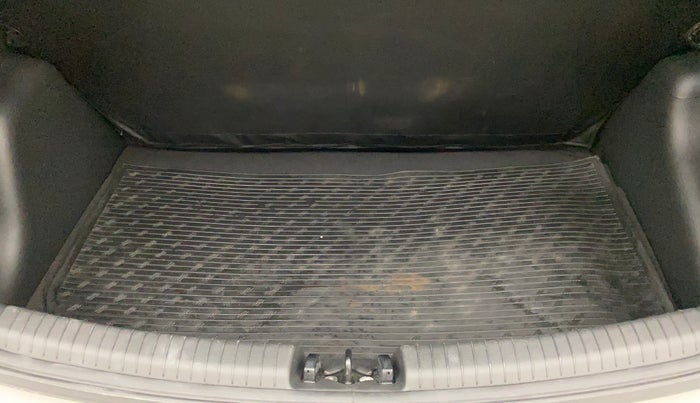 2017 Hyundai Grand i10 SPORTZ (O) AT 1.2 KAPPA VTVT, Petrol, Automatic, 17,858 km, Boot Inside
