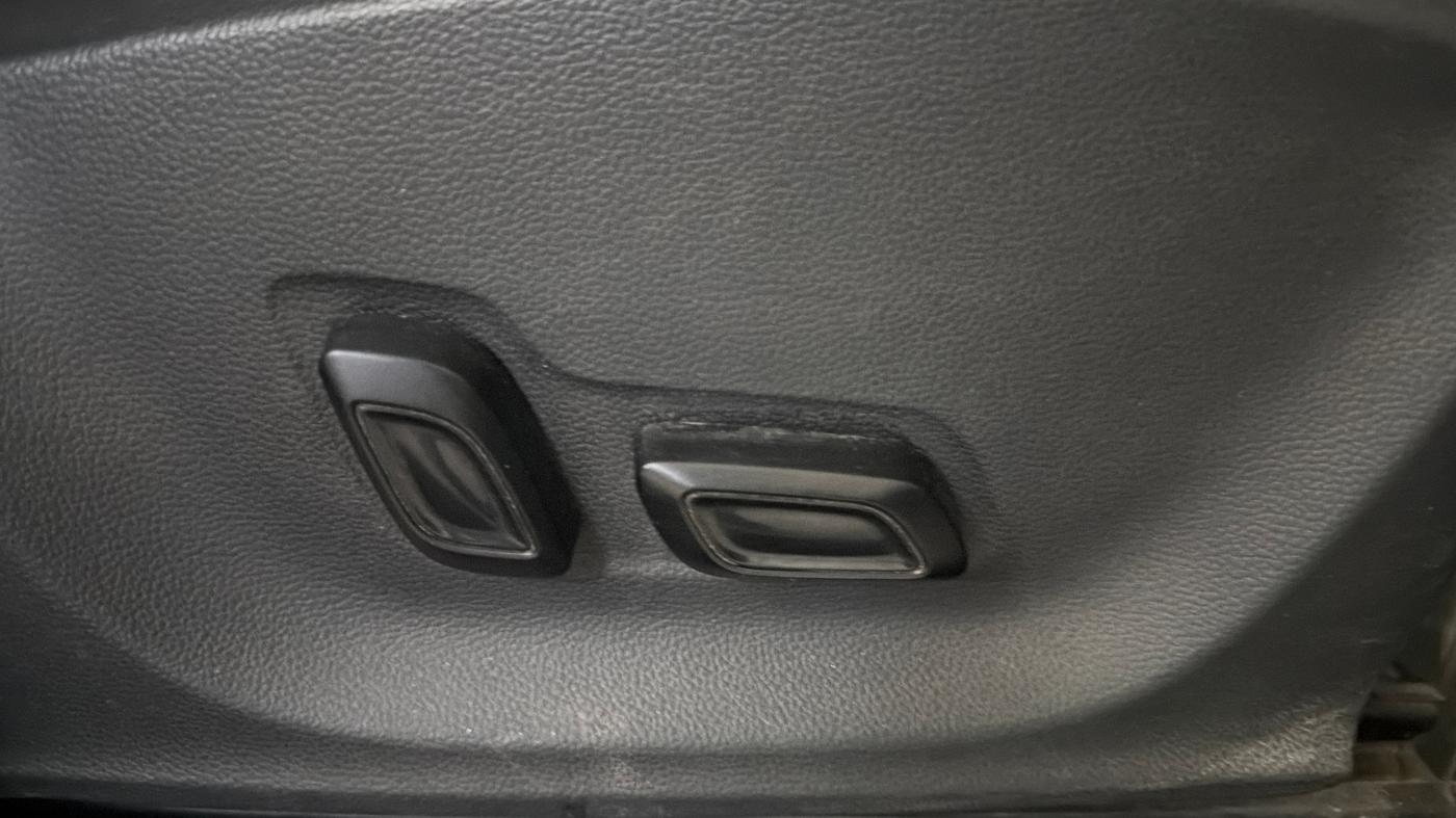 2022 MG ASTOR SAVVY 1.5 CVT, Petrol, Automatic, 42,582 km, Driver Side Adjustment Panel