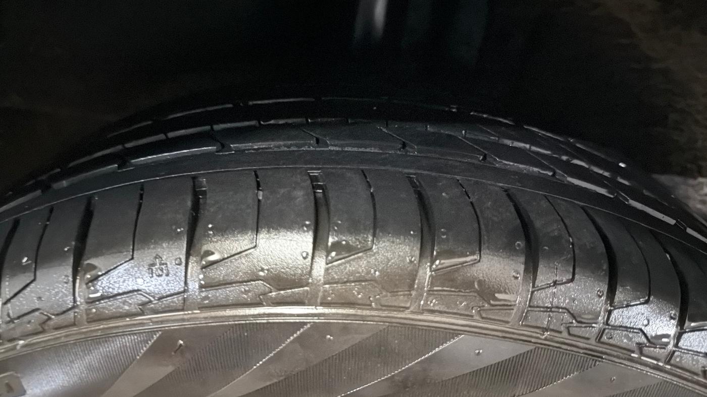 2022 MG ASTOR SAVVY 1.5 CVT, Petrol, Automatic, 42,582 km, Right Rear Tyre Tread