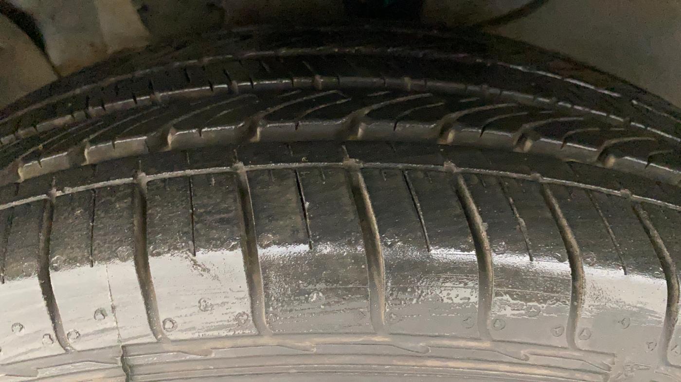 2017 Hyundai Creta SX PLUS AT 1.6 PETROL, Petrol, Automatic, 55,620 km, Left Front Tyre Tread