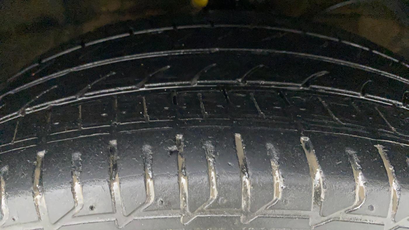2019 Maruti Baleno ZETA DDIS 190, Diesel, Manual, 99,837 km, Right Front Tyre Tread