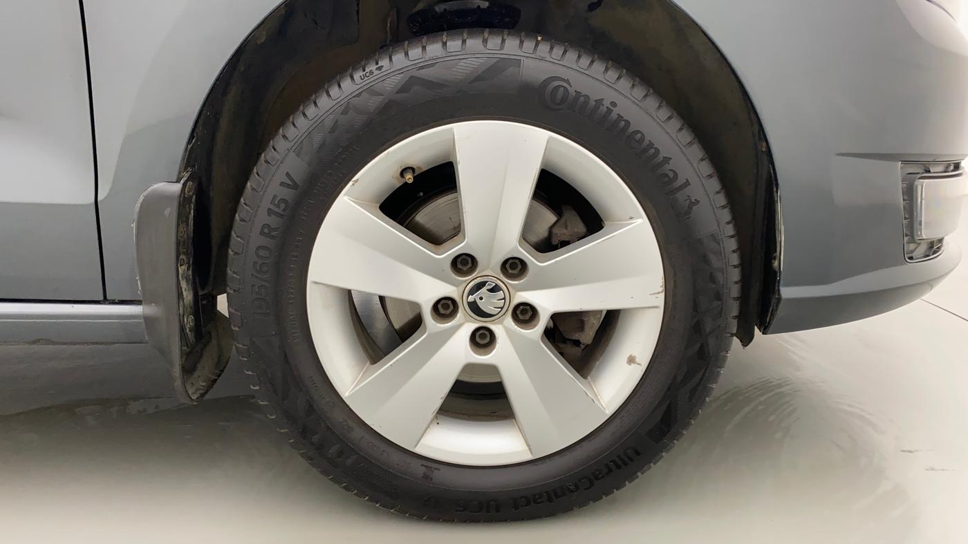 2018 Skoda Rapid AMBITION 1.6 MPI AT, Petrol, Automatic, 69,013 km, Right Front Wheel
