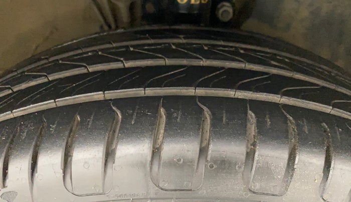 2018 Skoda Rapid AMBITION 1.6 MPI AT, Petrol, Automatic, 69,013 km, Right Front Tyre Tread