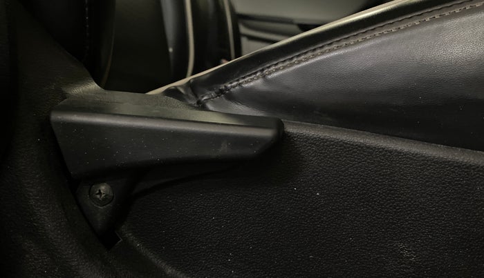 2018 Tata Tiago XT PETROL, Petrol, Manual, 32,574 km, Driver Side Adjustment Panel