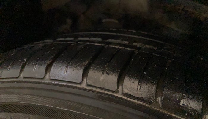 2021 Maruti Vitara Brezza LXI, CNG, Manual, 78,225 km, Left Front Tyre Tread