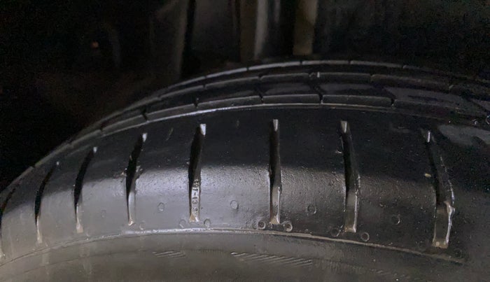 2021 Maruti Vitara Brezza LXI, CNG, Manual, 78,225 km, Right Rear Tyre Tread