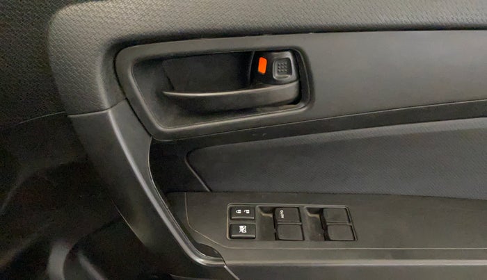 2021 Maruti Vitara Brezza LXI, CNG, Manual, 78,225 km, Driver Side Door Panels Control