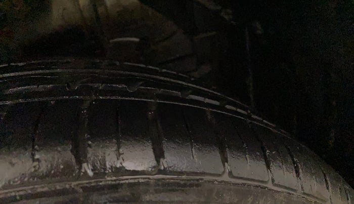 2021 Maruti Vitara Brezza LXI, CNG, Manual, 78,225 km, Right Front Tyre Tread